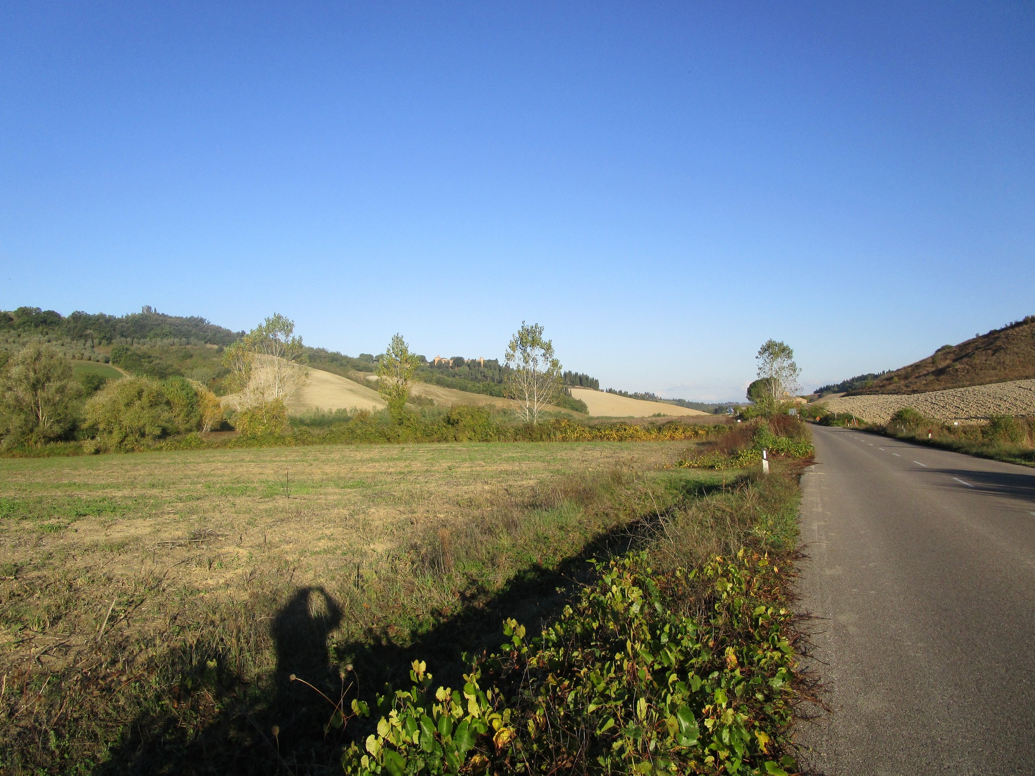 Grande, suggestivo paesaggio di campi e boschi, dove si scoprono e si ammirano i diversi colori e profumi delle stagioni.